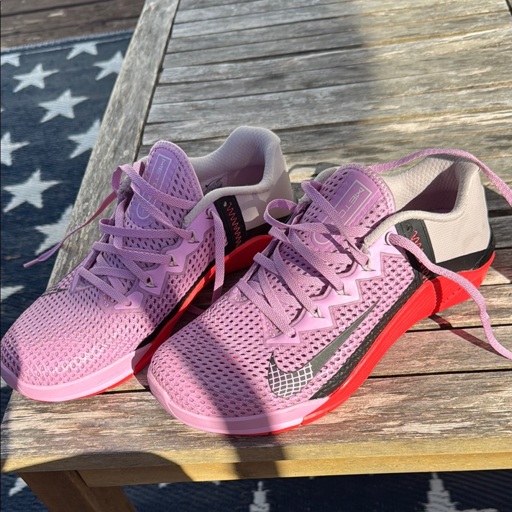 Nike Women's Pink Training Weight Shoes - Lightweight Performance Trainer